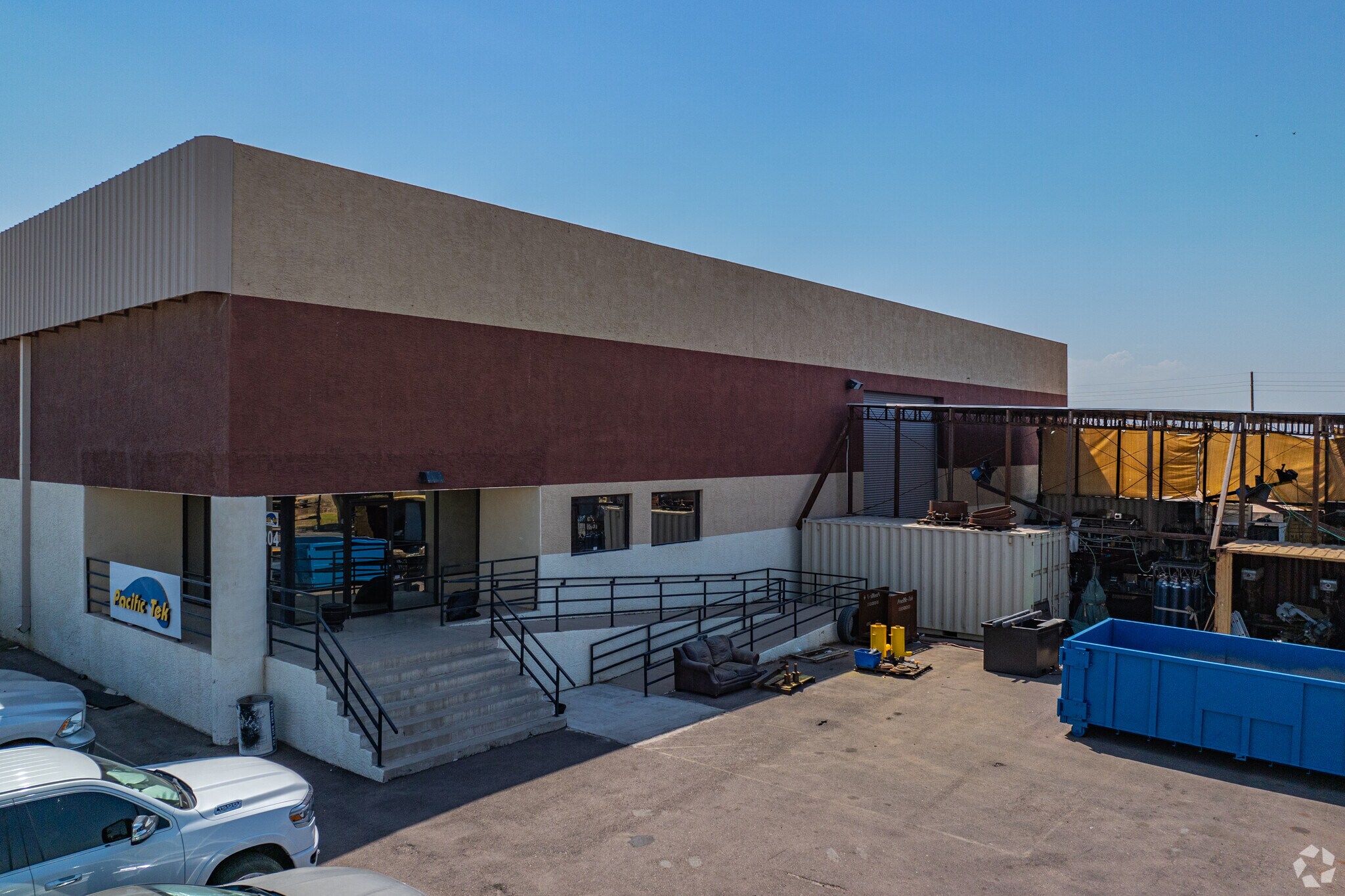 FREE-STANDING INDUSTRIAL Properties portefeuille de 2 biens à vendre sur LoopNet.fr Photo principale– Image 1 sur 4