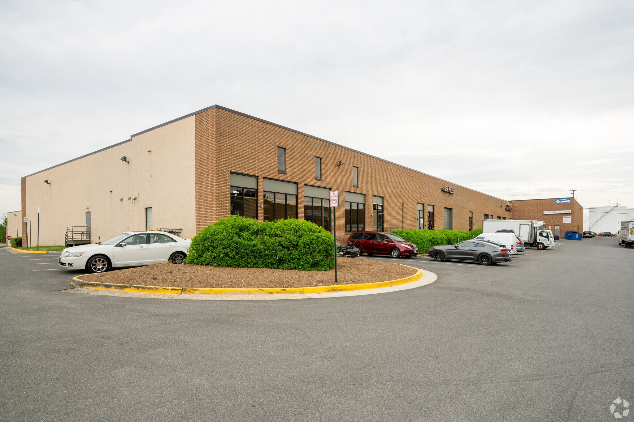 8196 Terminal Rd, Lorton, VA à louer Photo principale– Image 1 sur 22