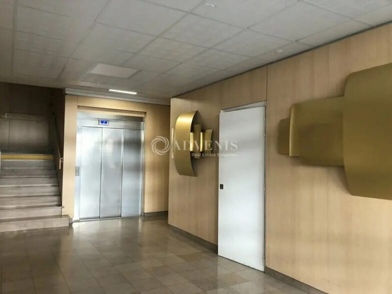 Bureau dans Le Chesnay-Rocquencourt à louer - Photo de l’immeuble – Image 2 sur 4