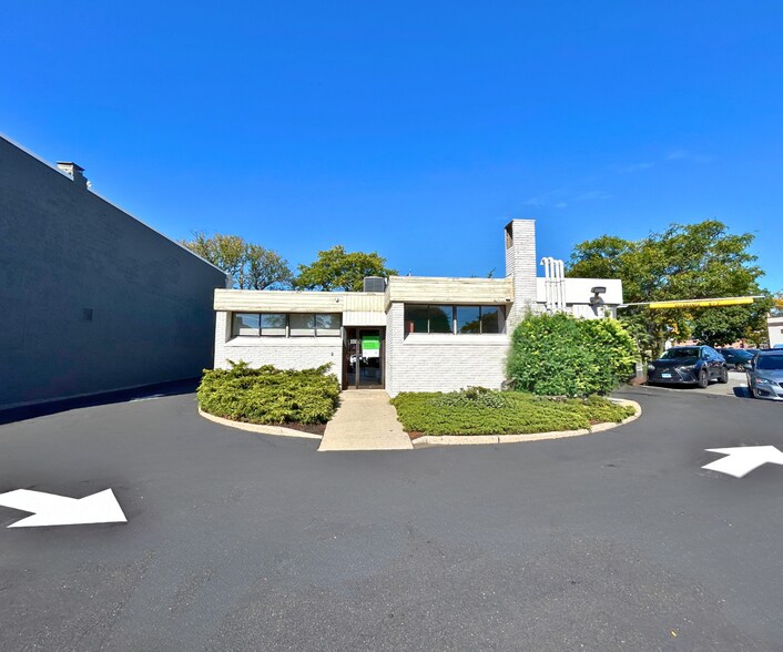 1643 Post Rd, Fairfield, CT à louer - Photo de l’immeuble – Image 3 sur 8
