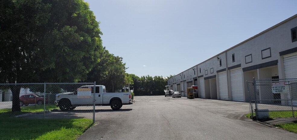 14355-14373 SW 139th Ct, Miami, FL à louer - Photo de l’immeuble – Image 2 sur 9