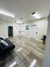 6101 W Atlantic Blvd, Margate, FL à louer Hall d’entrée– Image 2 sur 11