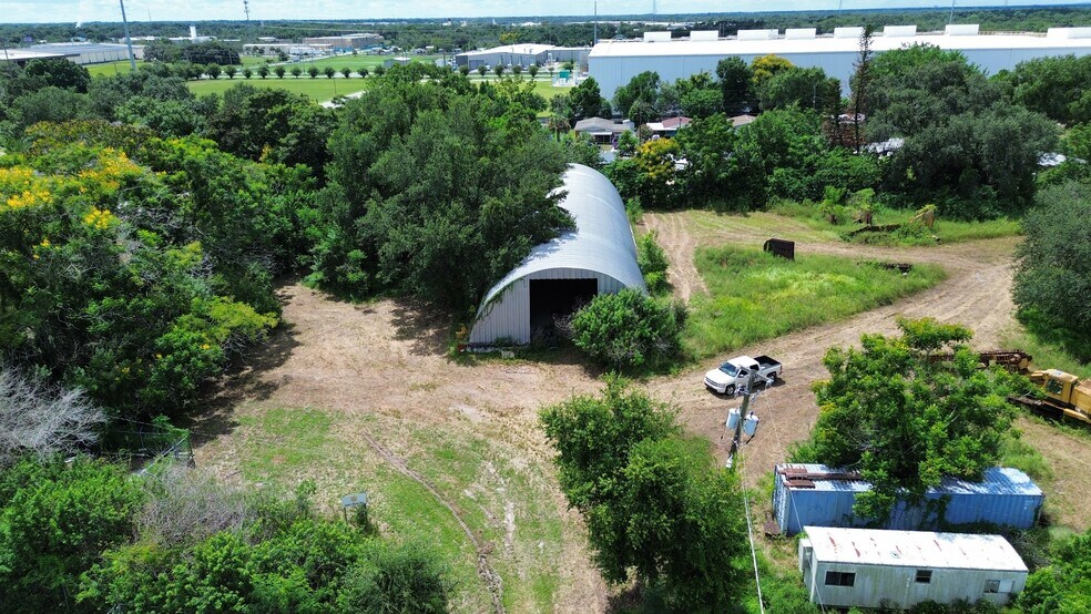 820 Pine Rd, Auburndale, FL à louer - Photo de l’immeuble – Image 1 sur 7