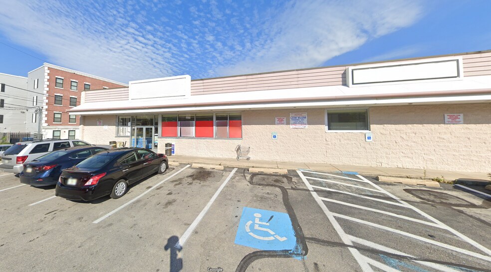 5911 Ridge Ave, Philadelphia, PA à louer - Photo de l’immeuble – Image 2 sur 3