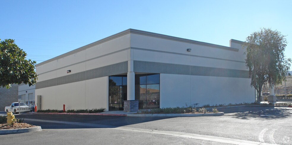 26635 Valley Center Dr, Santa Clarita, CA à louer - Photo de l’immeuble – Image 2 sur 3