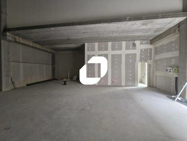 Plus de détails pour Local d’activités à vendre