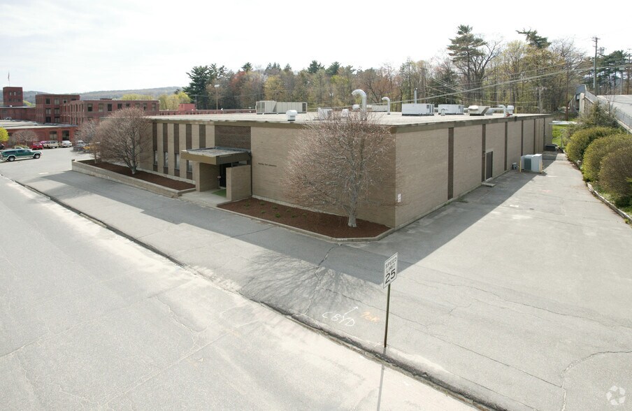 151 Field St, Torrington, CT à louer - Photo de l’immeuble – Image 1 sur 1