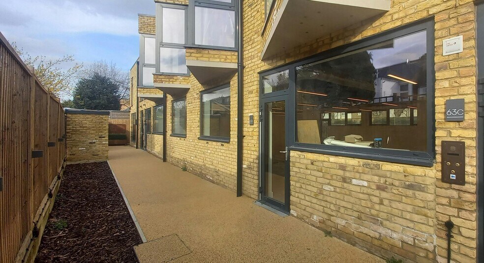 63 Sandycombe Rd, Richmond à vendre - Photo de l’immeuble – Image 3 sur 18