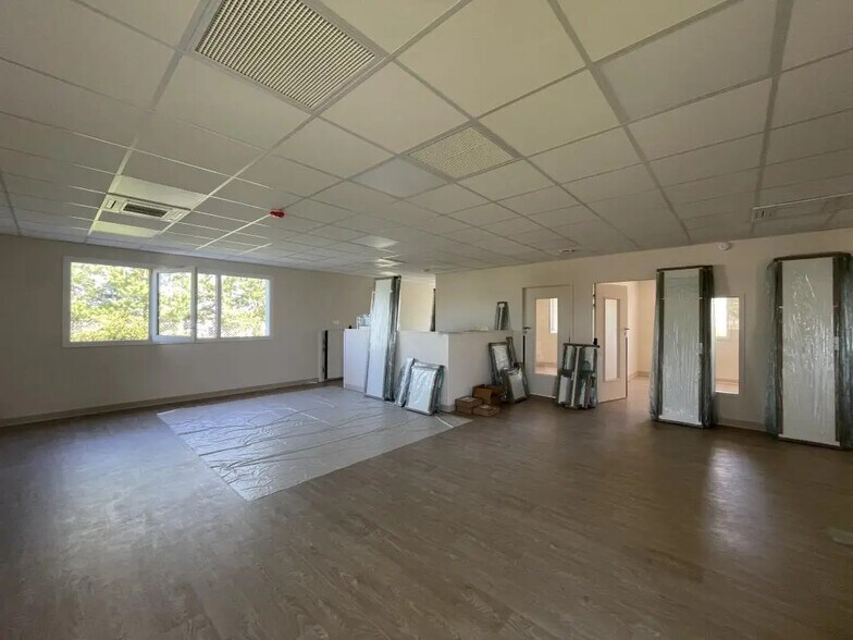 Bureau dans La Madeleine-de-Nonancourt à louer - Photo intérieure – Image 3 sur 7