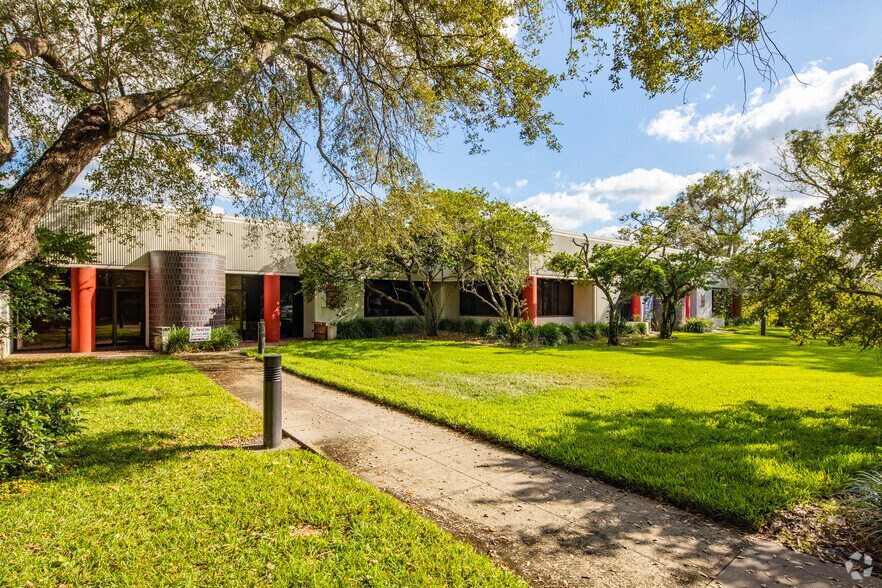 1209 Tech Blvd, Tampa, FL à louer - Photo principale – Image 1 sur 41