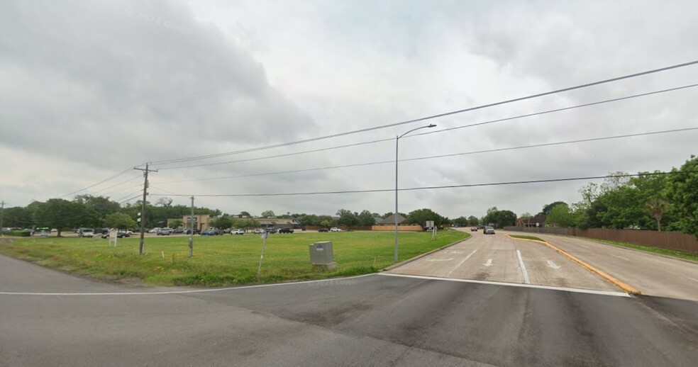 FM 2004, Lake Jackson, TX à vendre - Photo de l’immeuble – Image 3 sur 5