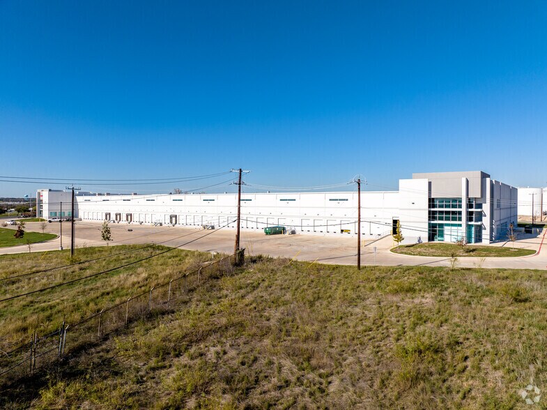 4210 N IH-35, San Antonio, TX à louer - Photo de l’immeuble – Image 2 sur 3