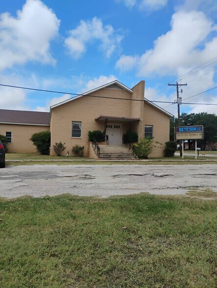 532 N Travis St, De Leon, TX à vendre - Photo principale – Image 1 sur 7