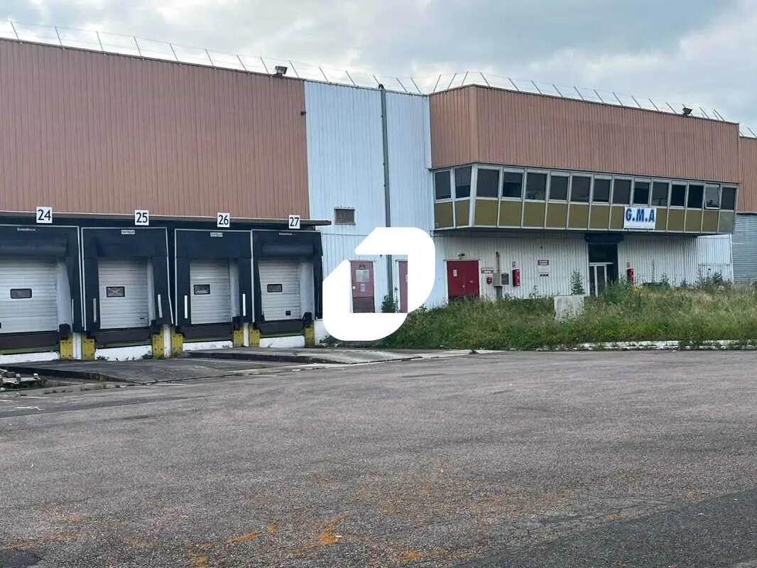 Industriel/Logistique dans Épône à louer Photo de l’immeuble– Image 1 sur 9