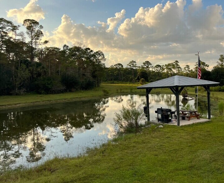 007 Misty Morning Ln, Fort Myers, FL à vendre - Photo de l’immeuble – Image 3 sur 24