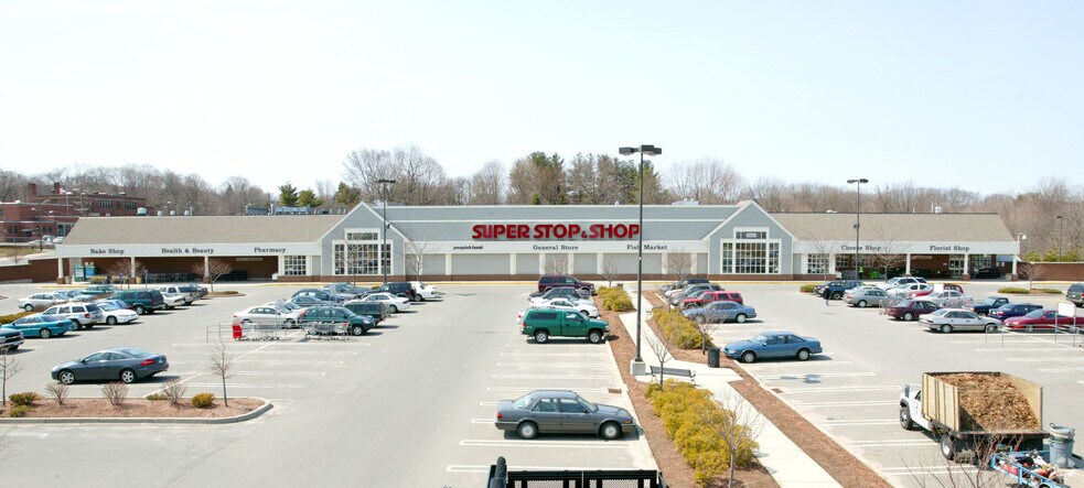 747 Pine St, Bristol, CT à louer - Photo de l’immeuble – Image 2 sur 7