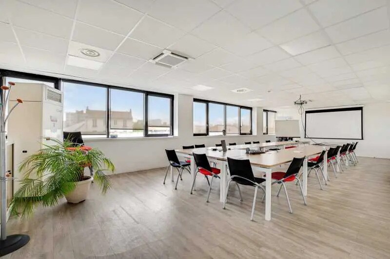 Bureau dans Gentilly à louer - Photo de l’immeuble – Image 3 sur 9