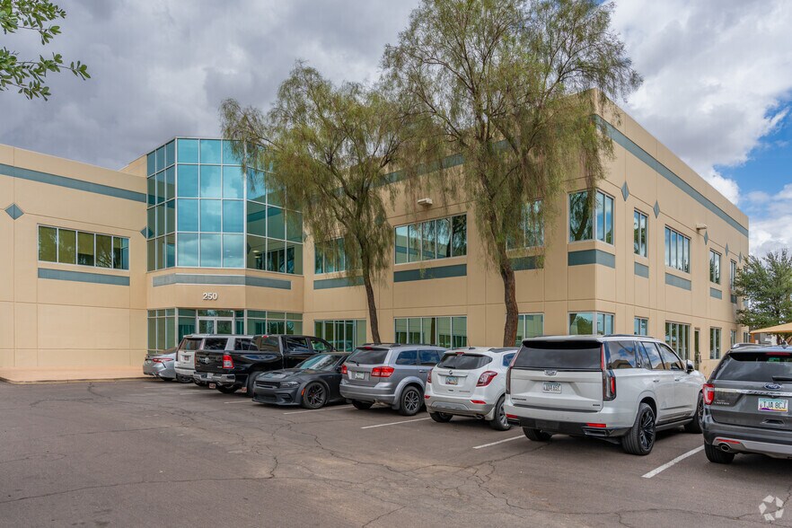 250 N Litchfield Rd, Goodyear, AZ à louer - Photo de l’immeuble – Image 2 sur 4