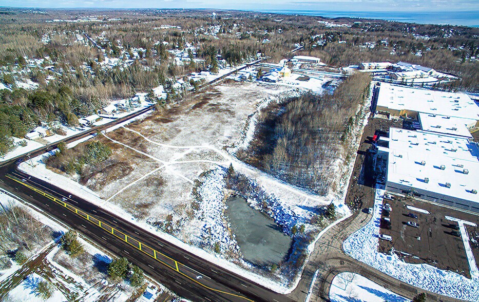 xxx Maple Grove, Duluth, MN à vendre - Photo de l’immeuble – Image 2 sur 3