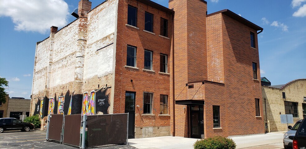 128 N Broadway, Green Bay, WI à louer - Photo de l’immeuble – Image 3 sur 4