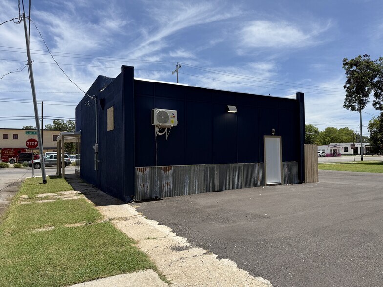 530 N Austin St, Seguin, TX à vendre - Photo de l’immeuble – Image 2 sur 18