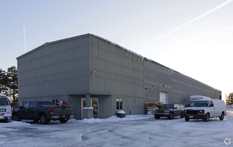 216 Cardevco Rd, Ottawa, ON à louer - Photo principale – Image 1 sur 2