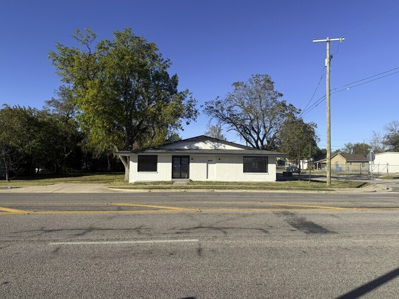 900 W 2nd St, Taylor, TX à vendre - Photo de l’immeuble – Image 2 sur 24