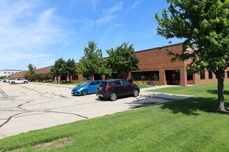 9803-9835 S 13th St, Oak Creek, WI à louer Photo de l’immeuble– Image 2 sur 3