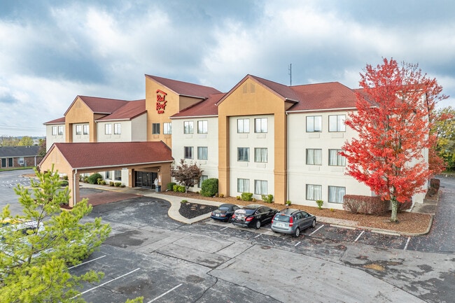 Plus de détails pour Red Roof Inn & Clarion Pointe – Hôtellerie aux enchères, Richmond, KY
