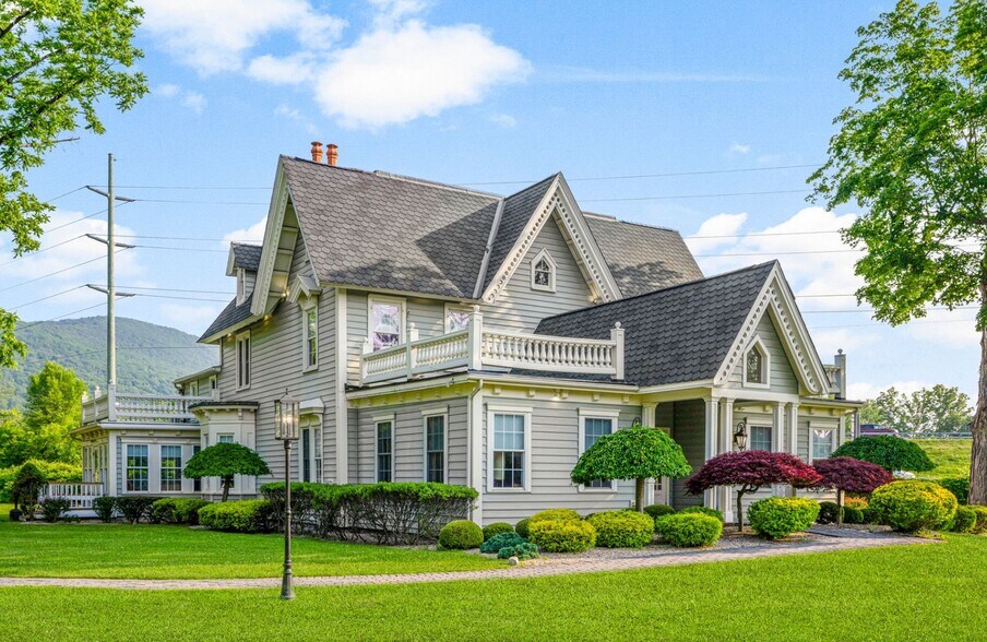 892 Main St, Fishkill, NY à vendre - Photo de l’immeuble – Image 2 sur 10