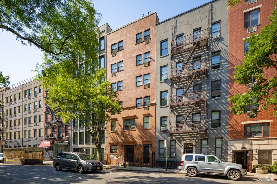424 W 49th St, New York, NY à louer - Photo de l’immeuble – Image 2 sur 15