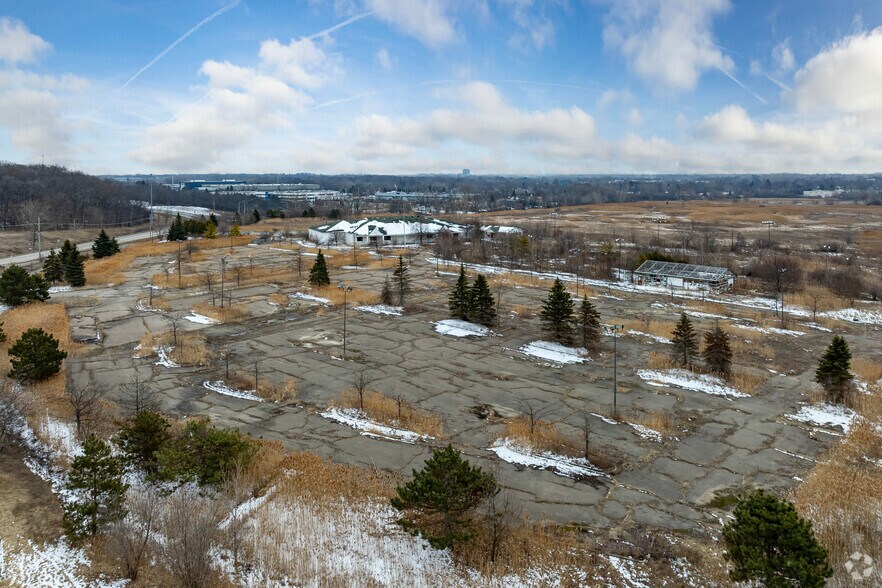 3951-3971 Joslyn Rd, Auburn Hills, MI à vendre - Photo de l’immeuble – Image 3 sur 18
