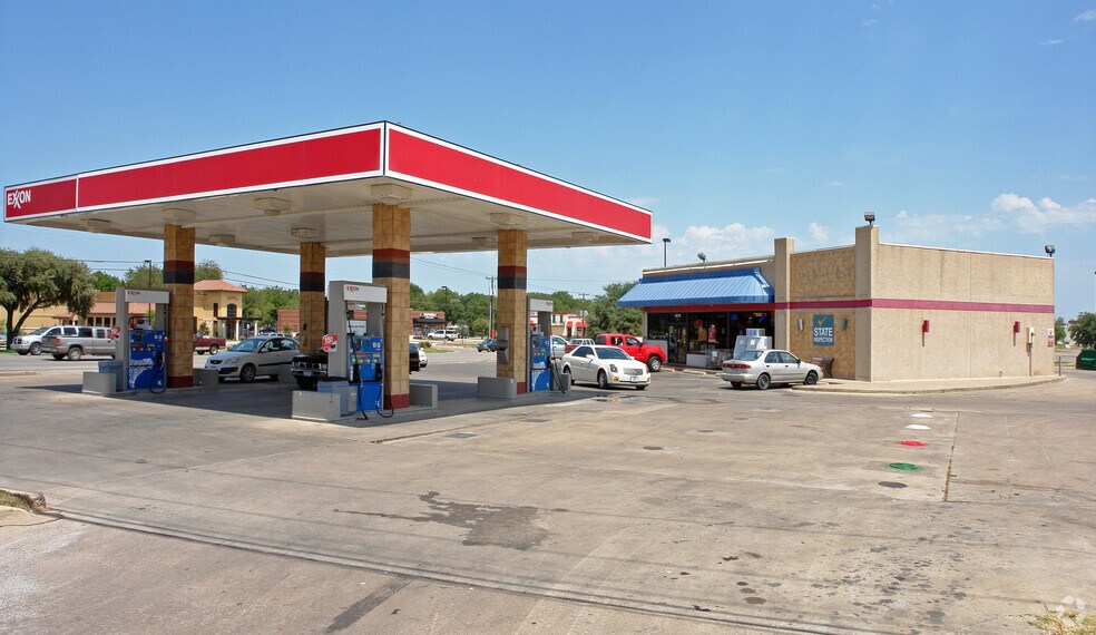1663 W Henderson St, Cleburne, TX à louer - Photo de l’immeuble – Image 2 sur 5