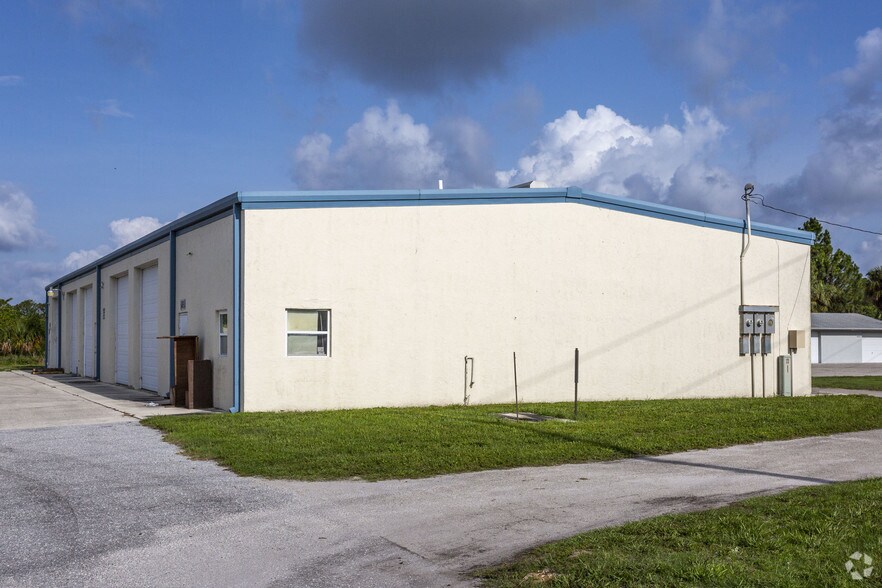 6469 Florida St, Punta Gorda, FL à louer - Photo principale – Image 2 sur 6