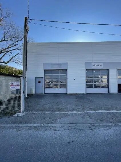 Plus de détails pour Local d'activités à louer