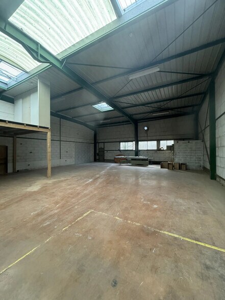 Local d’activités dans Lognes à louer - Photo intérieure – Image 3 sur 4