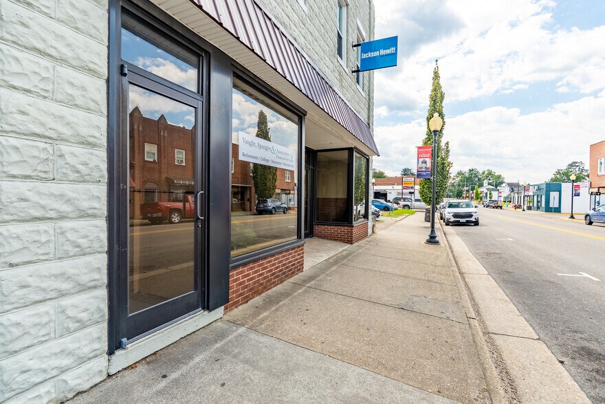 215 S Main St, Blackstone, VA à vendre - Photo de l’immeuble – Image 3 sur 32