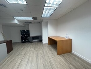 33 SW 2nd Ave, Miami, FL à louer Photo intérieure– Image 2 sur 5
