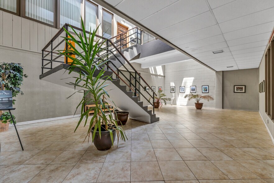 157 N Ocean Ave, Patchogue, NY à louer - Hall d’entrée – Image 3 sur 11