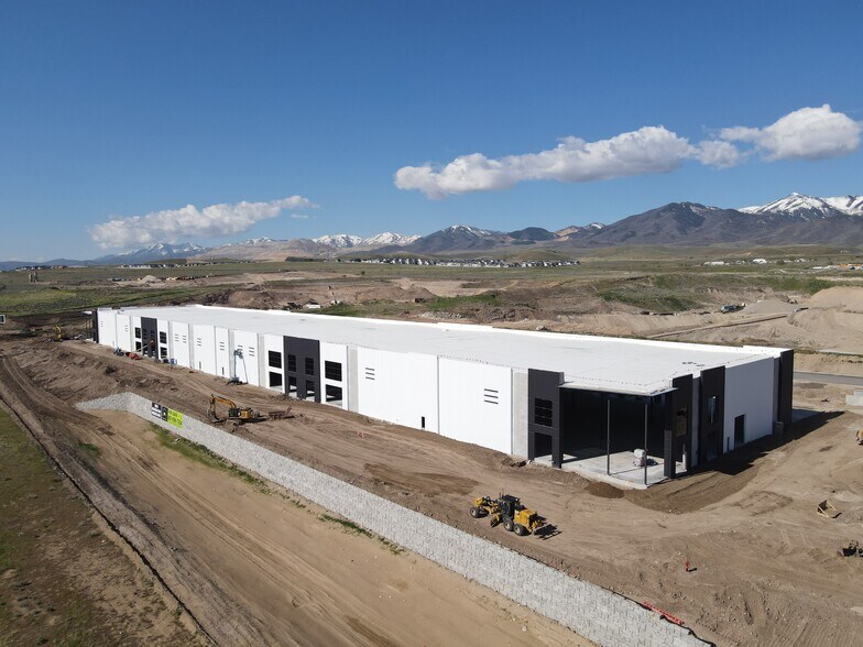 6845 W 5400 S, West Valley City, UT à louer - Photo de l’immeuble – Image 3 sur 8
