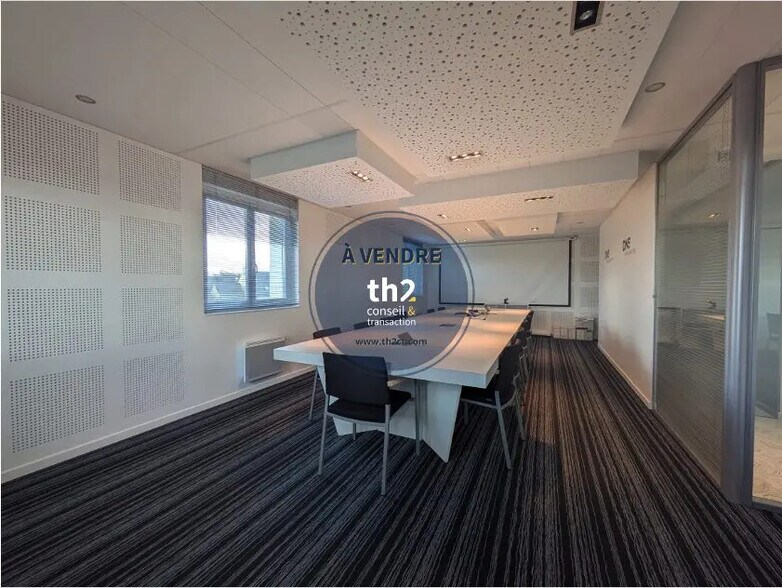 Bureau dans Saint-Lô à vendre - Photo intérieure – Image 2 sur 3