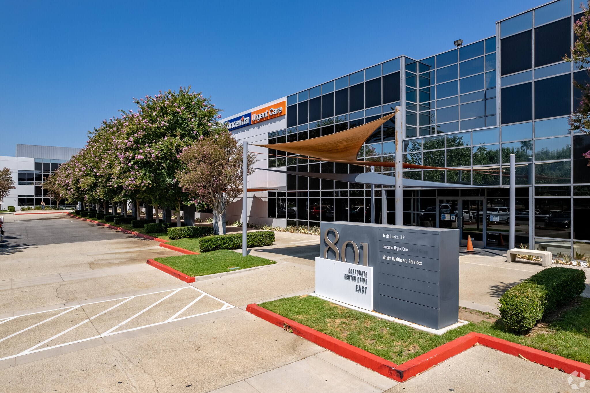 801 Corporate Center Dr, Pomona, CA à louer Photo de l’immeuble– Image 1 sur 9