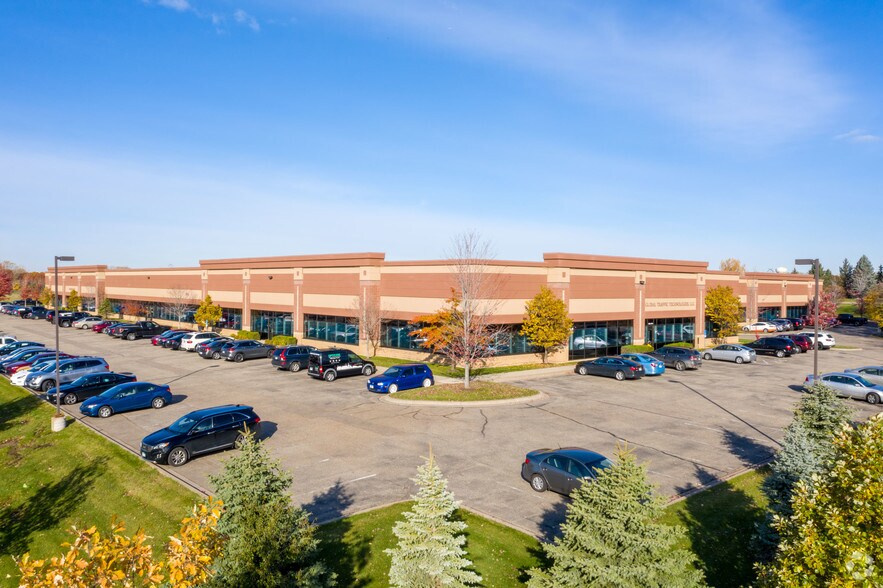 7800 3rd St N, Oakdale, MN à louer - Photo de l’immeuble – Image 1 sur 14