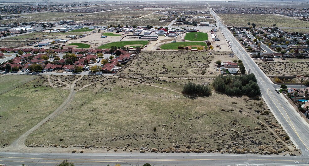 30th St, Rosamond, CA à vendre - Aérien – Image 2 sur 6