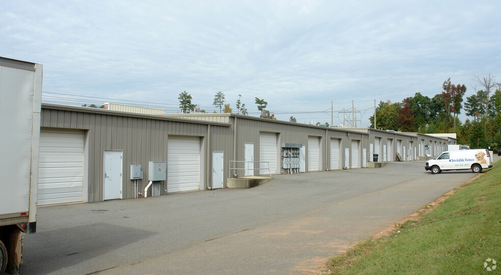6300 Limousine Dr, Raleigh, NC à louer - Photo de l’immeuble – Image 3 sur 4