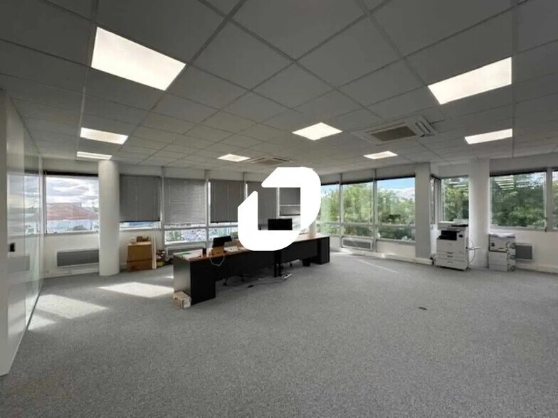 Bureau dans Argenteuil à louer - Photo de l’immeuble – Image 2 sur 10