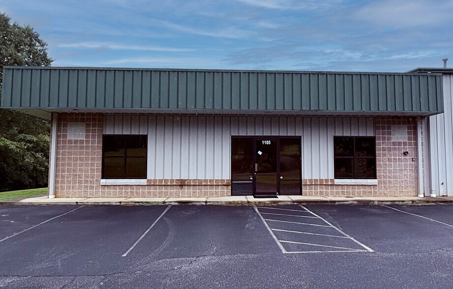 1105 Old Buncombe Rd, Greenville, SC à louer - Photo de l’immeuble – Image 2 sur 27
