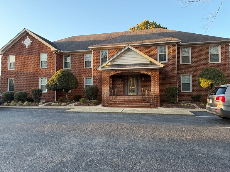 628 Cedar Rd, Chesapeake, VA à louer - Photo principale – Image 1 sur 15