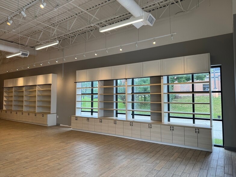 2015 W Foxwood Dr, Raymore, MO à louer - Photo intérieure – Image 2 sur 13