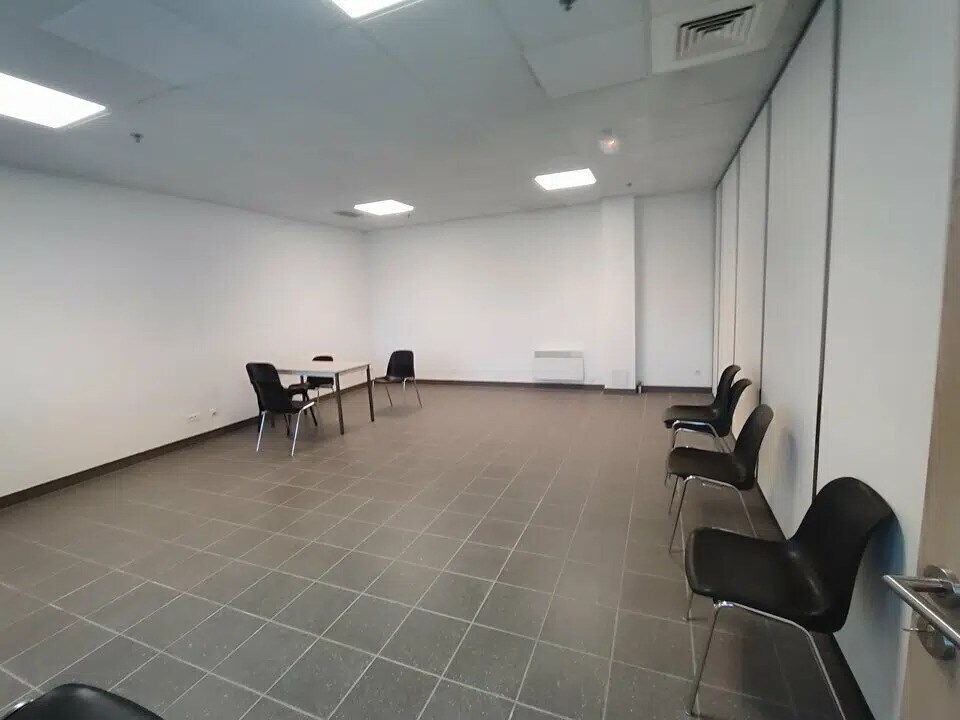 Bureau dans Saint-Quentin-Fallavier à louer Photo de l’immeuble– Image 1 sur 4